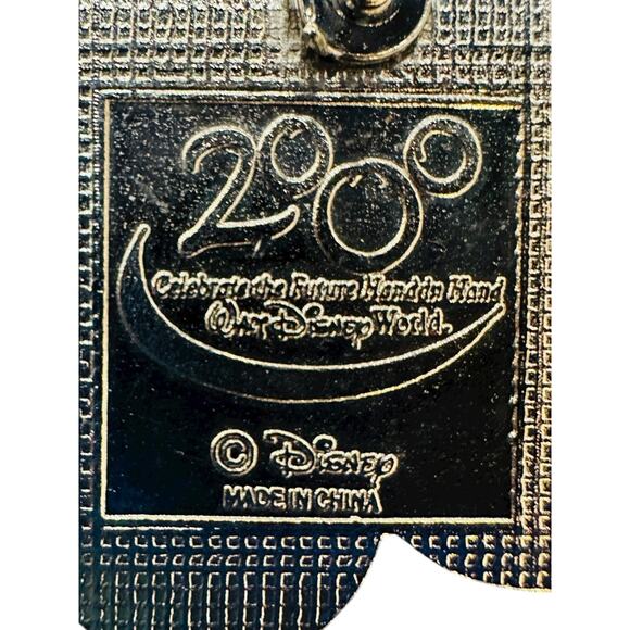 RARE Vintage Walt Disney World Year 2000 Commemorative Trading Pin New On Card! - Picture 3 of 4